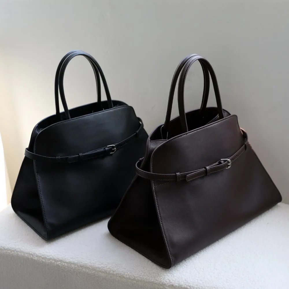Corine | Classic Buckle Handbag – Sophisticated Simplicity in Black