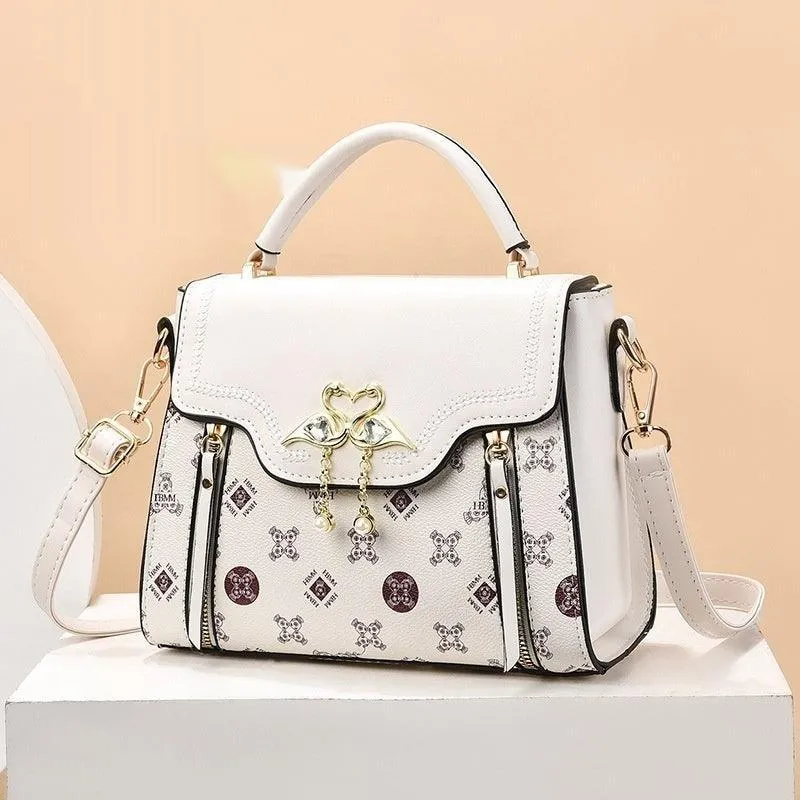 Elegant European Retro Shoulder Bag with Gold Flamingo Detail and Printed Design